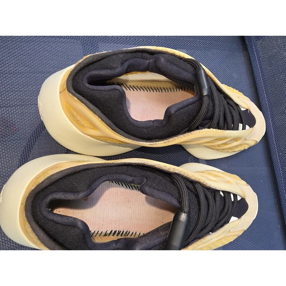 adidas Yeezy 700 V3 Safflower Sneakers Men's Size 9 HP5425 Yellow Black